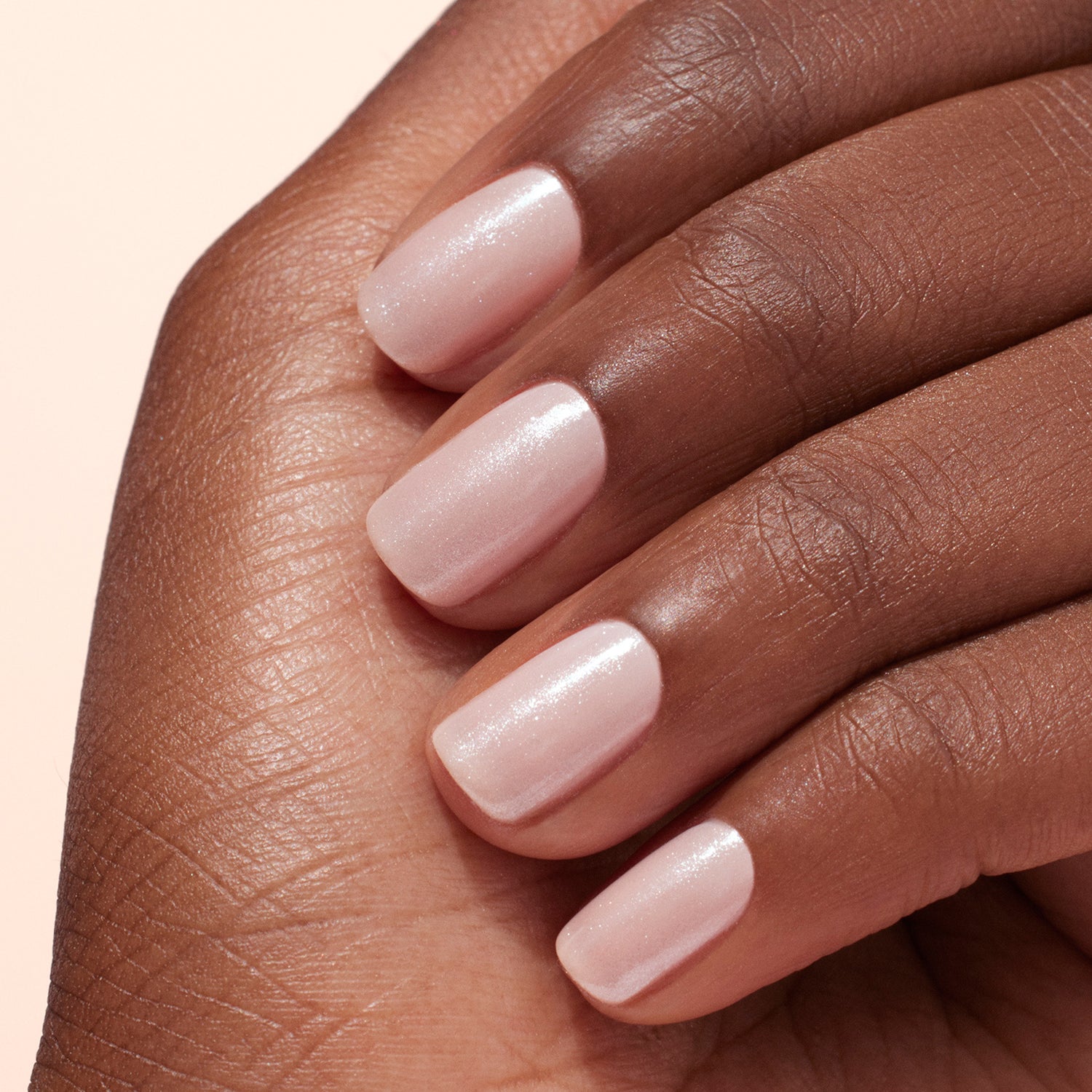 Tendance Glazed nails : pourquoi est-elle si populaire ?