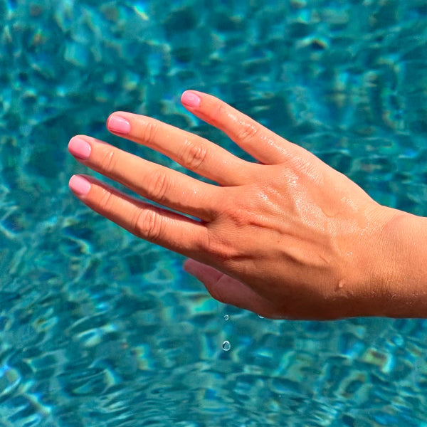 Tendance Fruit water nails : pour une manucure fruitée tout l’été 2025
