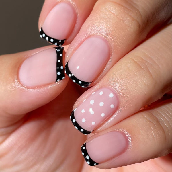 Polka dots nails : le retour de la manucure à pois