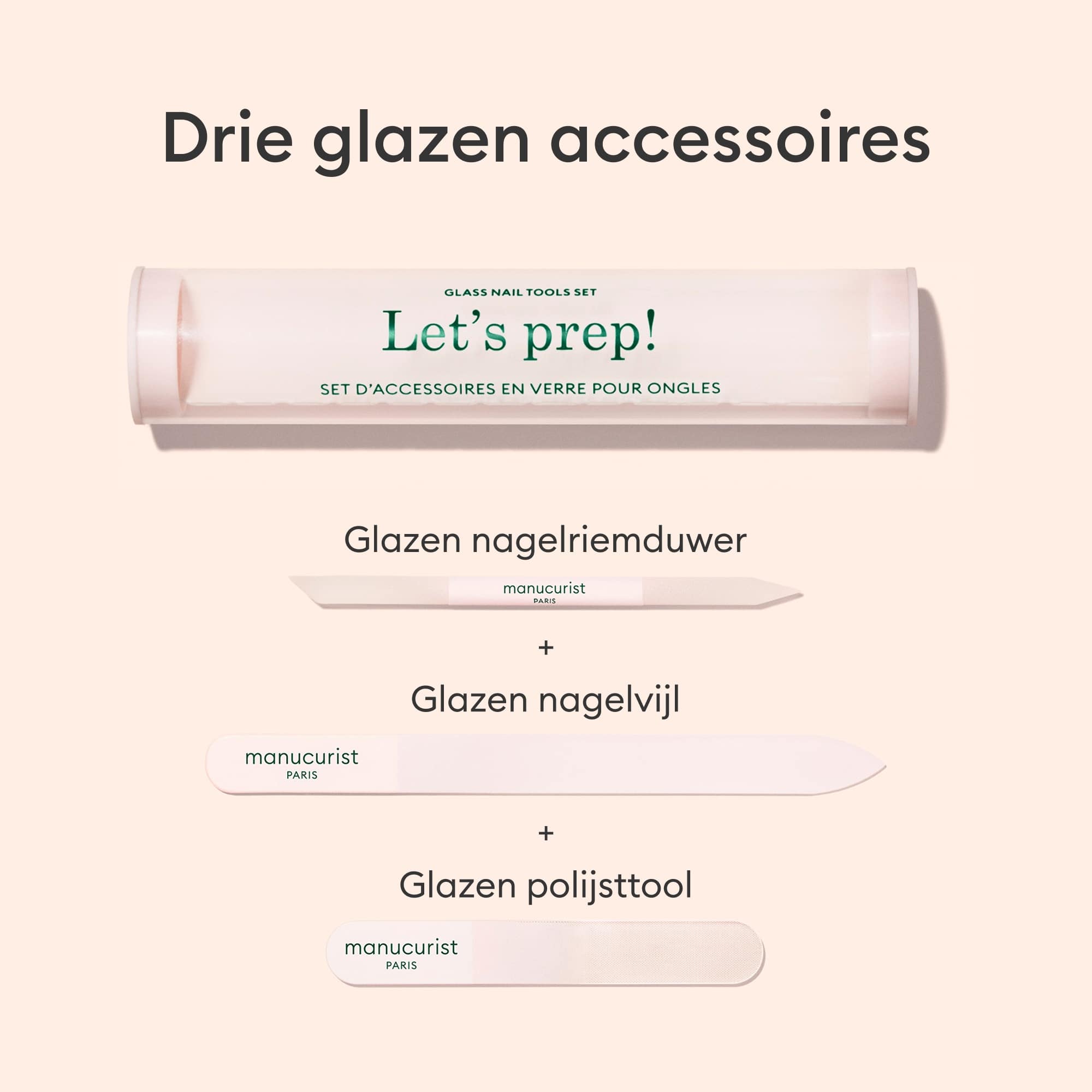 Drie glazen nagelaccessoires