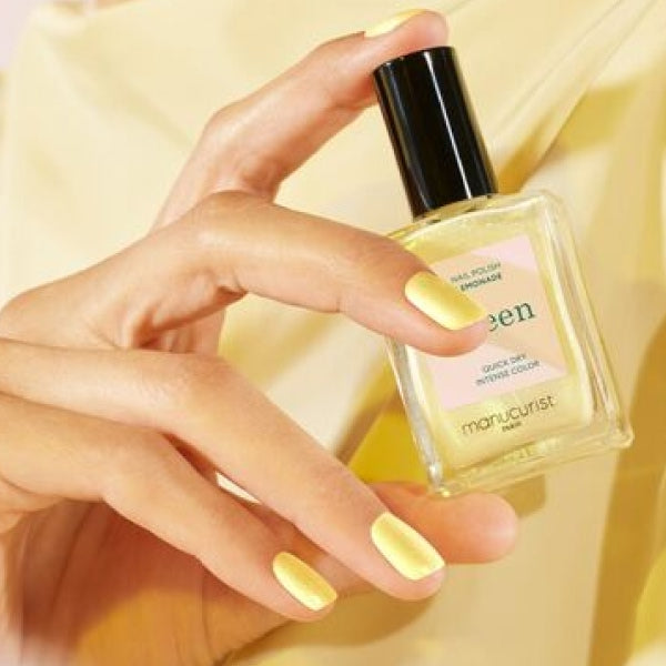Tendance Butter nails : la manucure jaune fait son grand retour