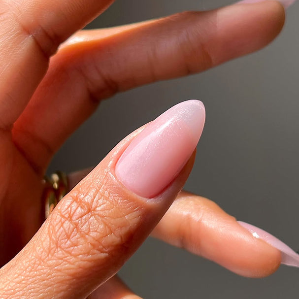 Faux ongles : quelle différence entre gel et résine ?