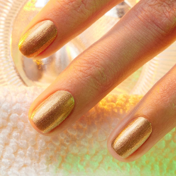 Ongles pailletés : nos idées manucure pour briller à volonté
