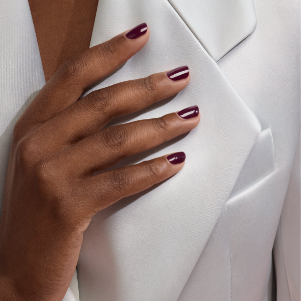 Ongles bordeaux : idées et tendances nail art pour des ongles chics
