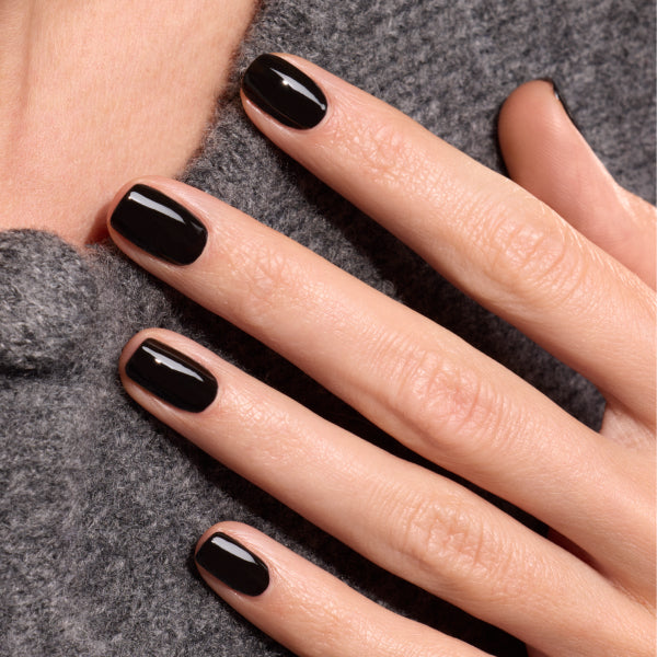 Manucure noire : idées et tendances nail art pour des ongles chics