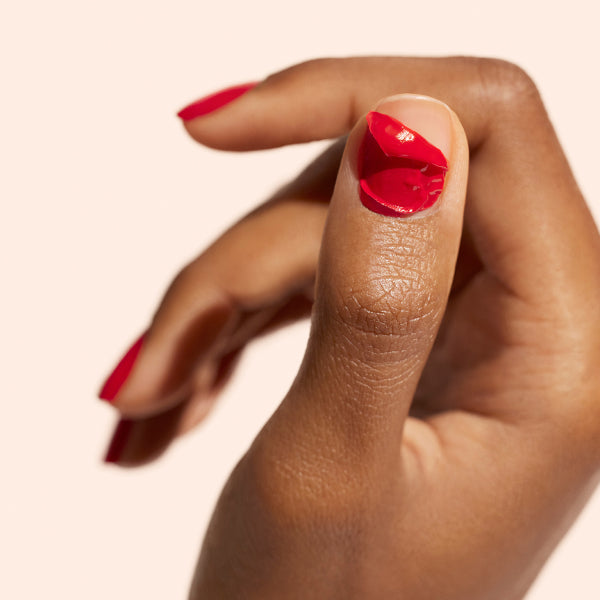 Comment enlever du vernis semi-permanent à la maison sans abîmer ses ongles ?