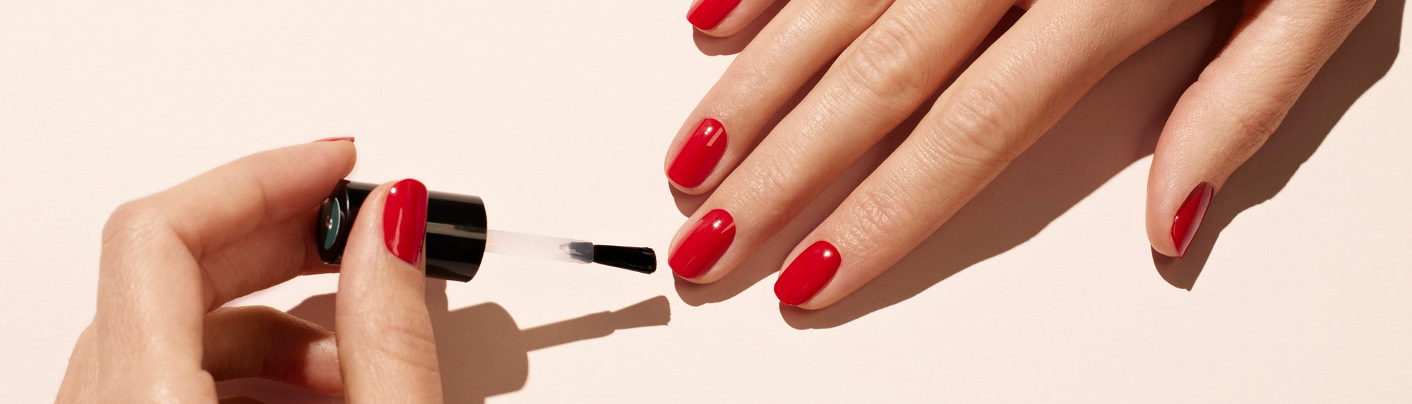 Le vernis semipermanent abîme les ongles, vrai ou faux — free download