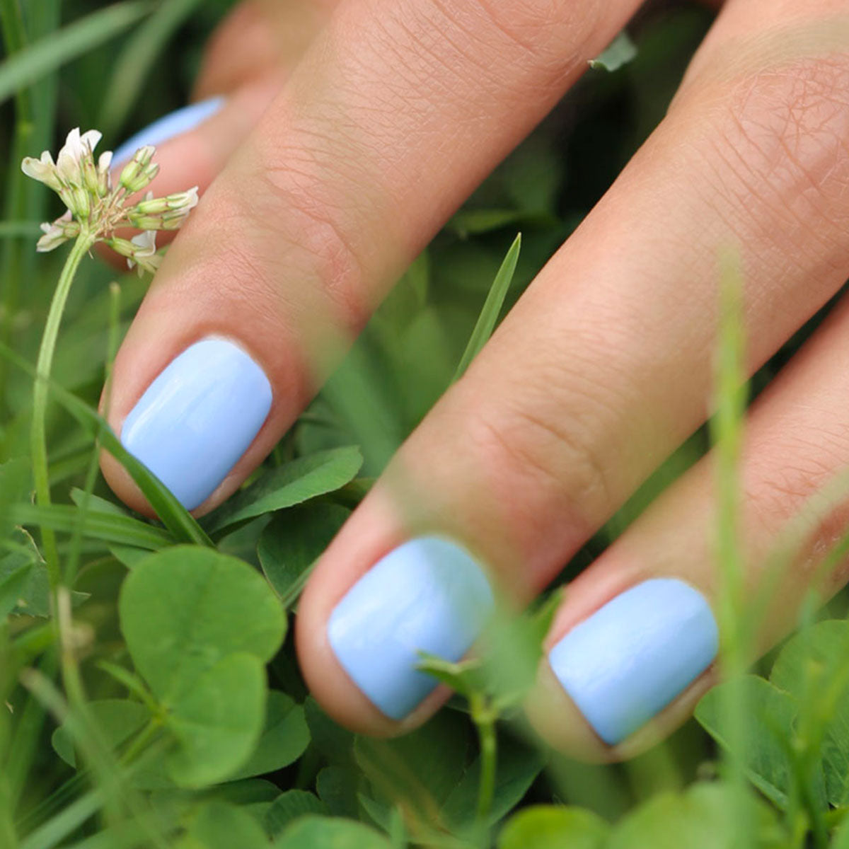 Pastel blue permeable nail polish