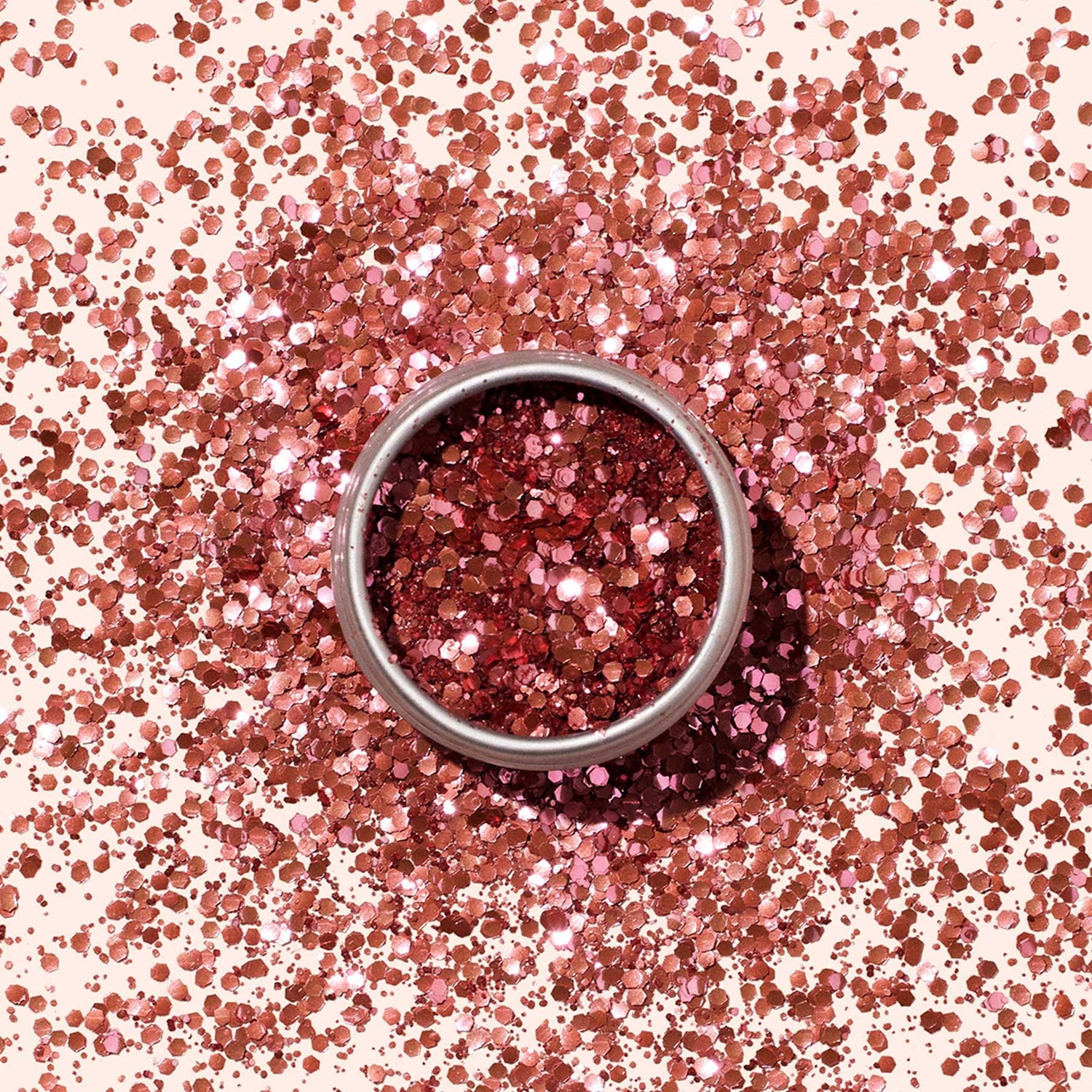 Échantillon De Gel De Paillettes Dorées Avec Une Texture De Petites  Particules De Cosmétiques Surligneurs